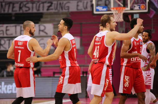 相较之下 相较之下