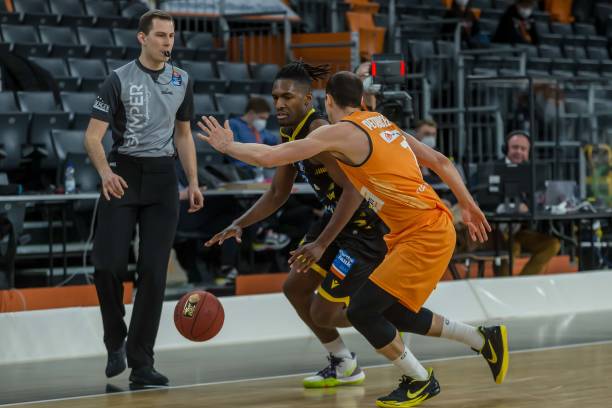 季前所面临 季前所面临