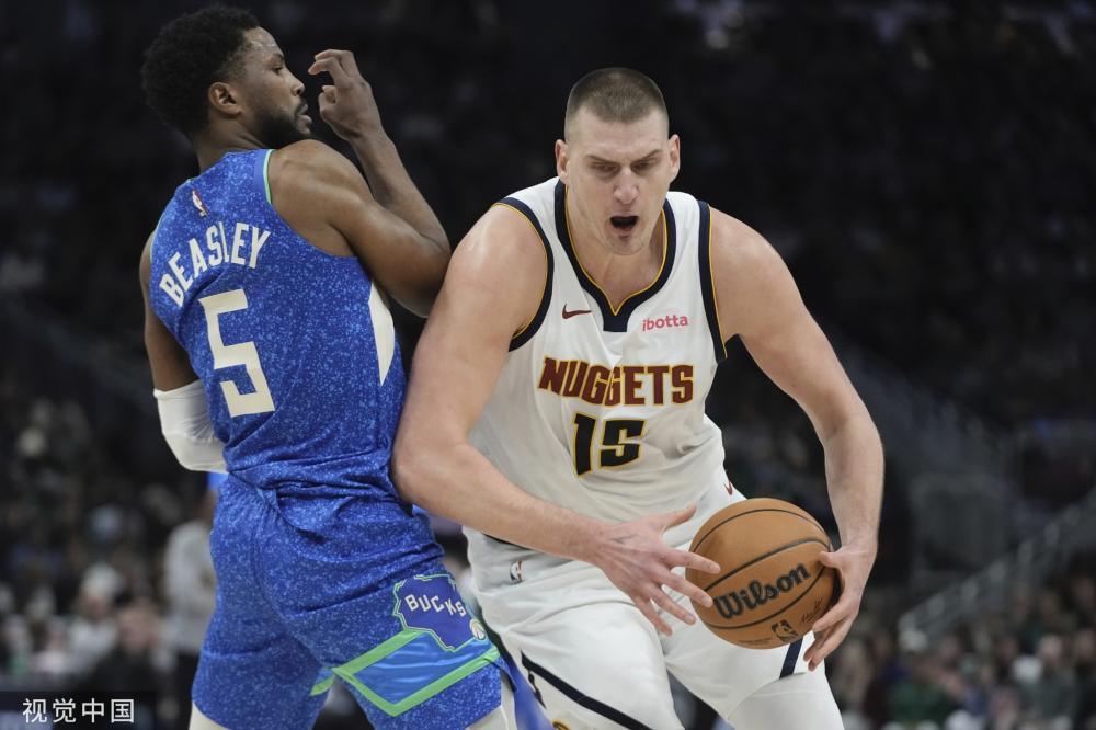 戴维斯肩负 戴维斯肩负